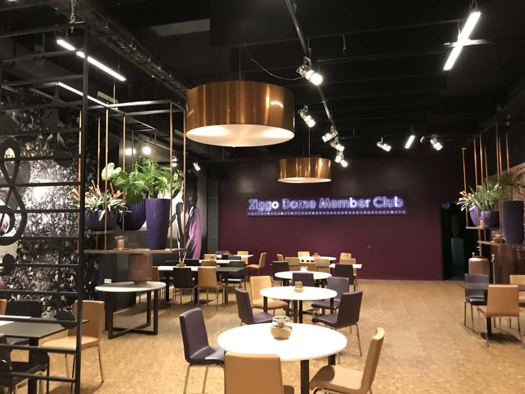 Koperen kap boven clubruimte
